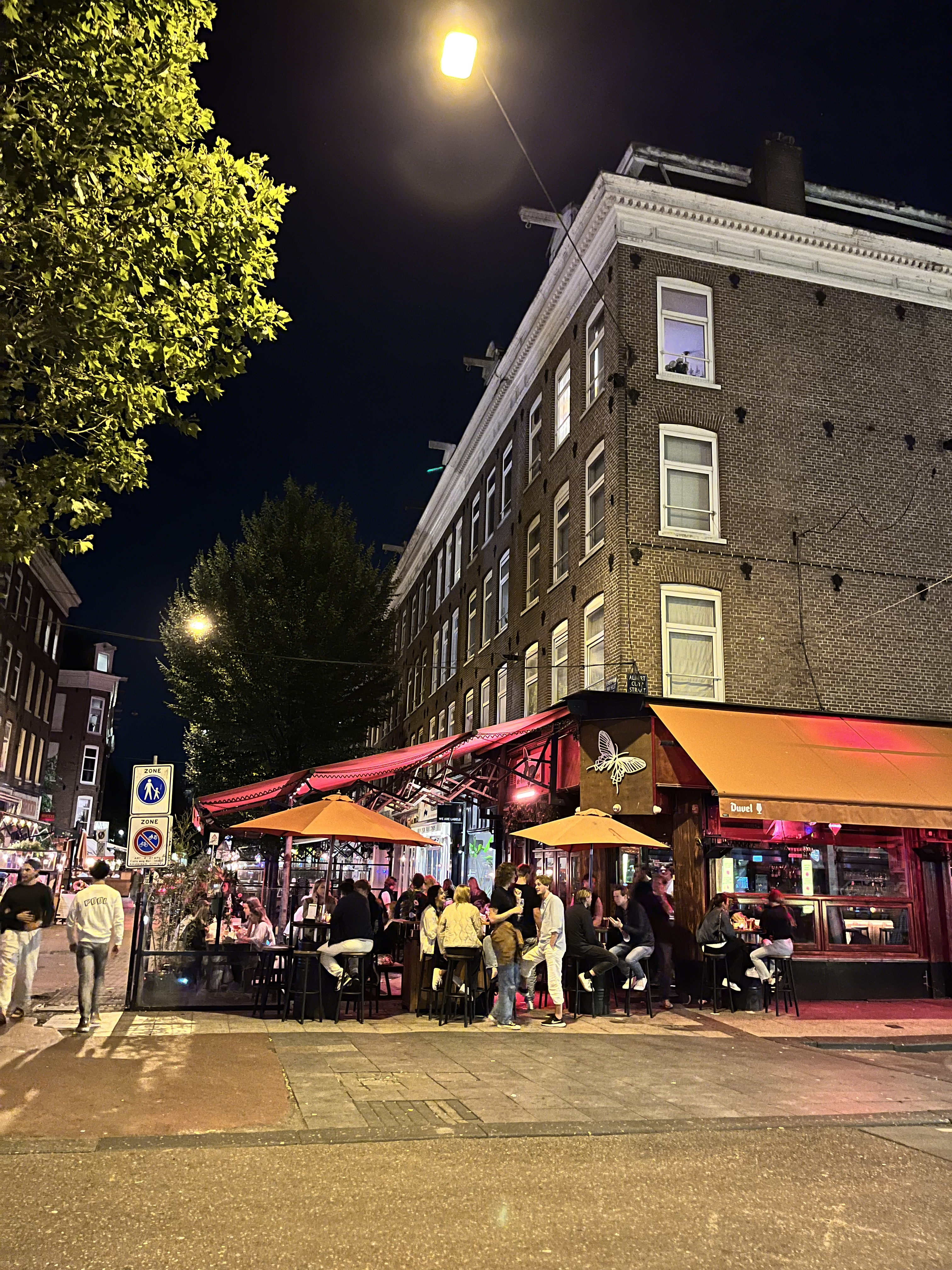 Terras van Café de Groene Vlinder aan de Albert Cuypstraat